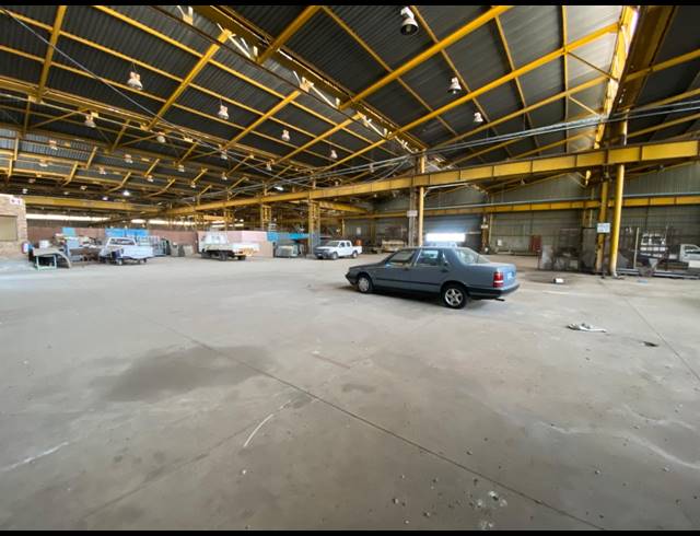 8,651M² WAREHOUSE FOR SALE IN STORMILL